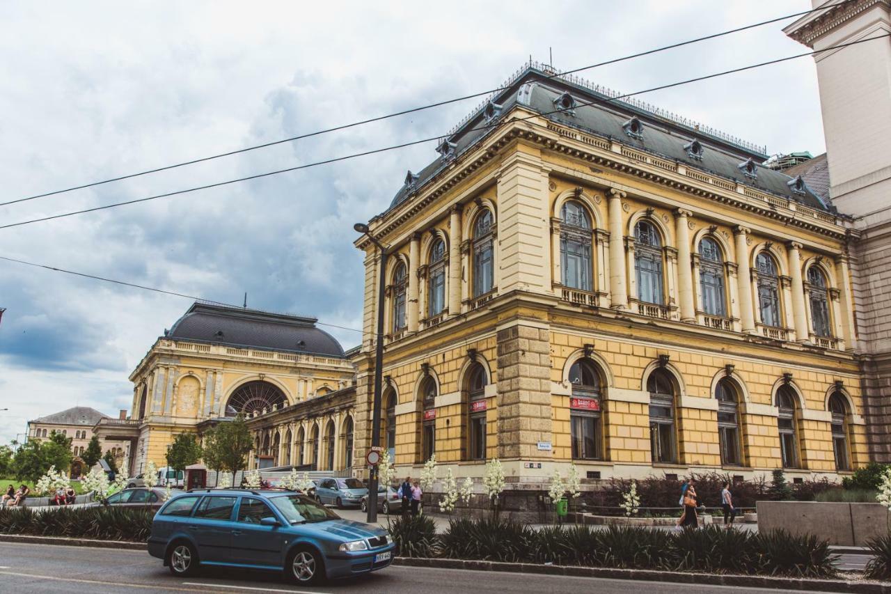 East Station Private Rooms & Apartments Budapest Exterior photo